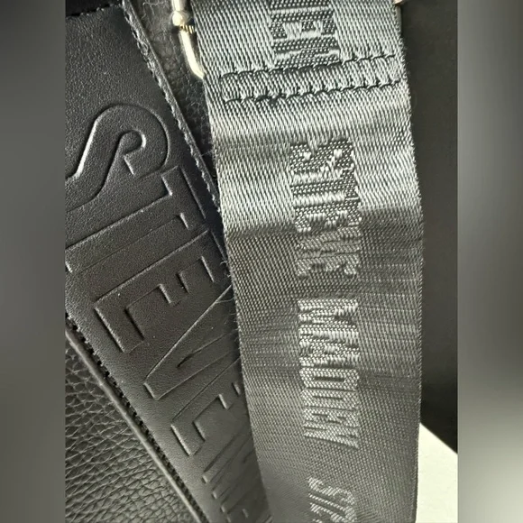 Steve Madden Black Large Tote Handbag with Strap and Pouch - NWT - Picture 4 of 6